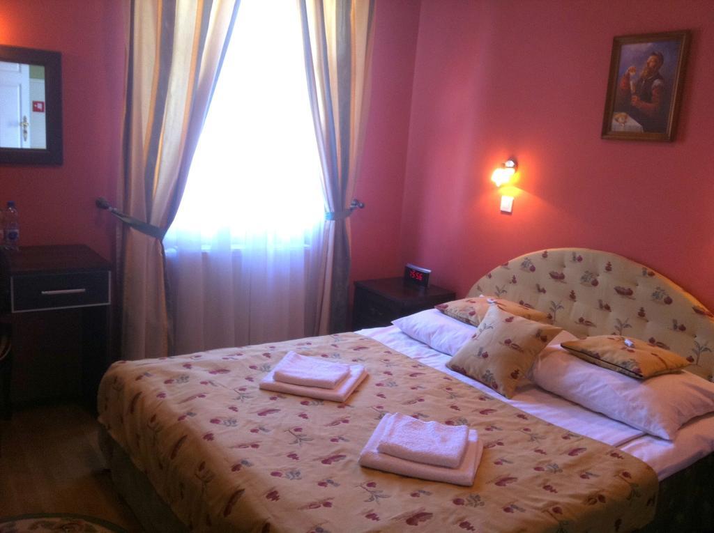 Hotel Napoleon Wroblew  ภายนอก รูปภาพ