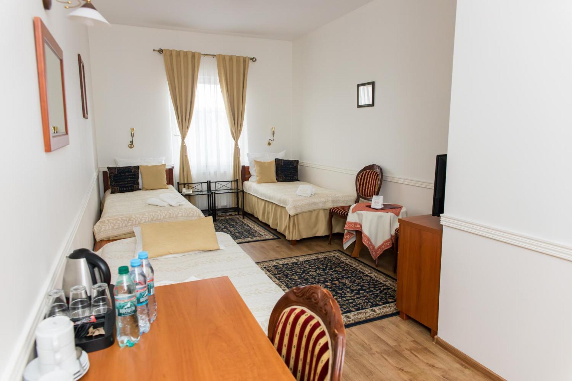Hotel Napoleon Wroblew  ภายนอก รูปภาพ