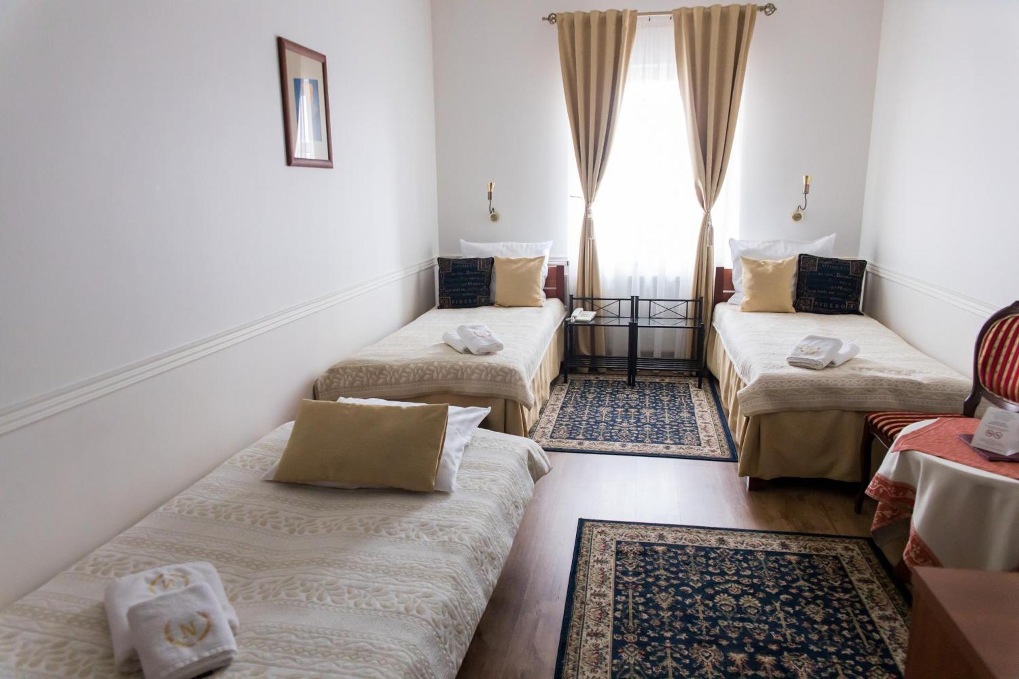 Hotel Napoleon Wroblew  ภายนอก รูปภาพ