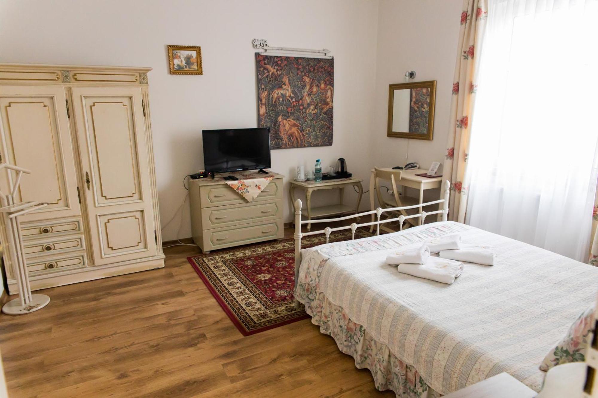 Hotel Napoleon Wroblew  ภายนอก รูปภาพ