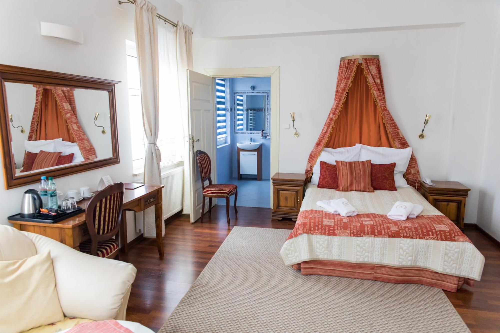 Hotel Napoleon Wroblew  ภายนอก รูปภาพ