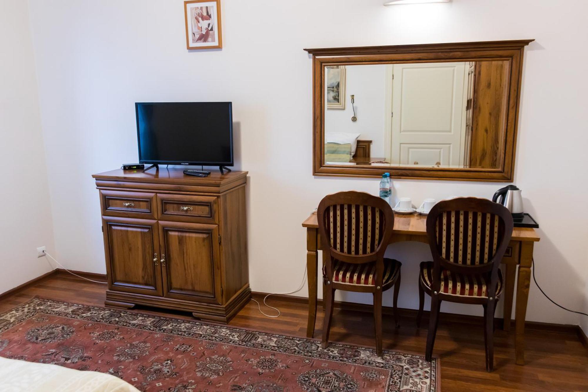 Hotel Napoleon Wroblew  ภายนอก รูปภาพ