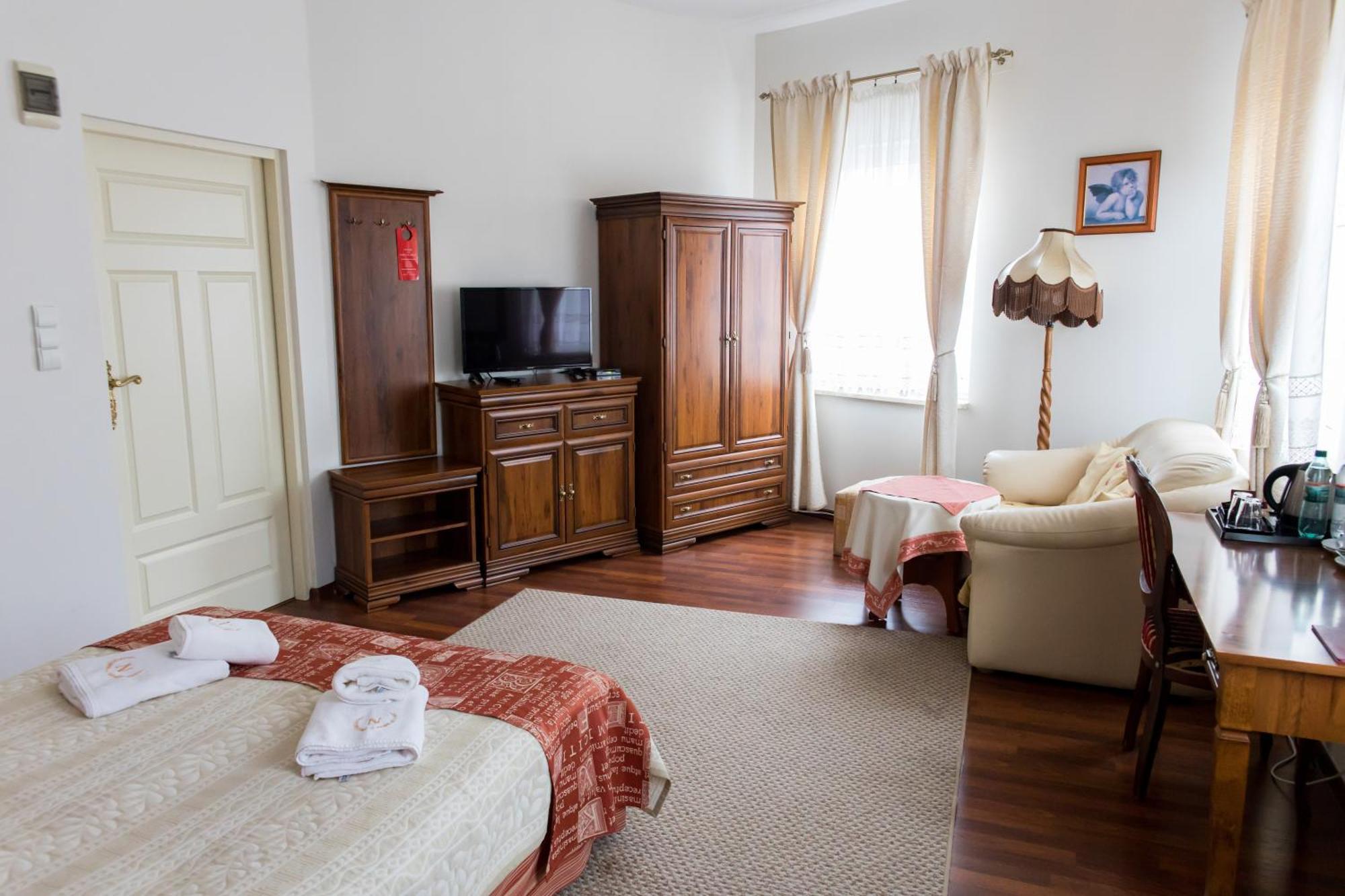 Hotel Napoleon Wroblew  ภายนอก รูปภาพ