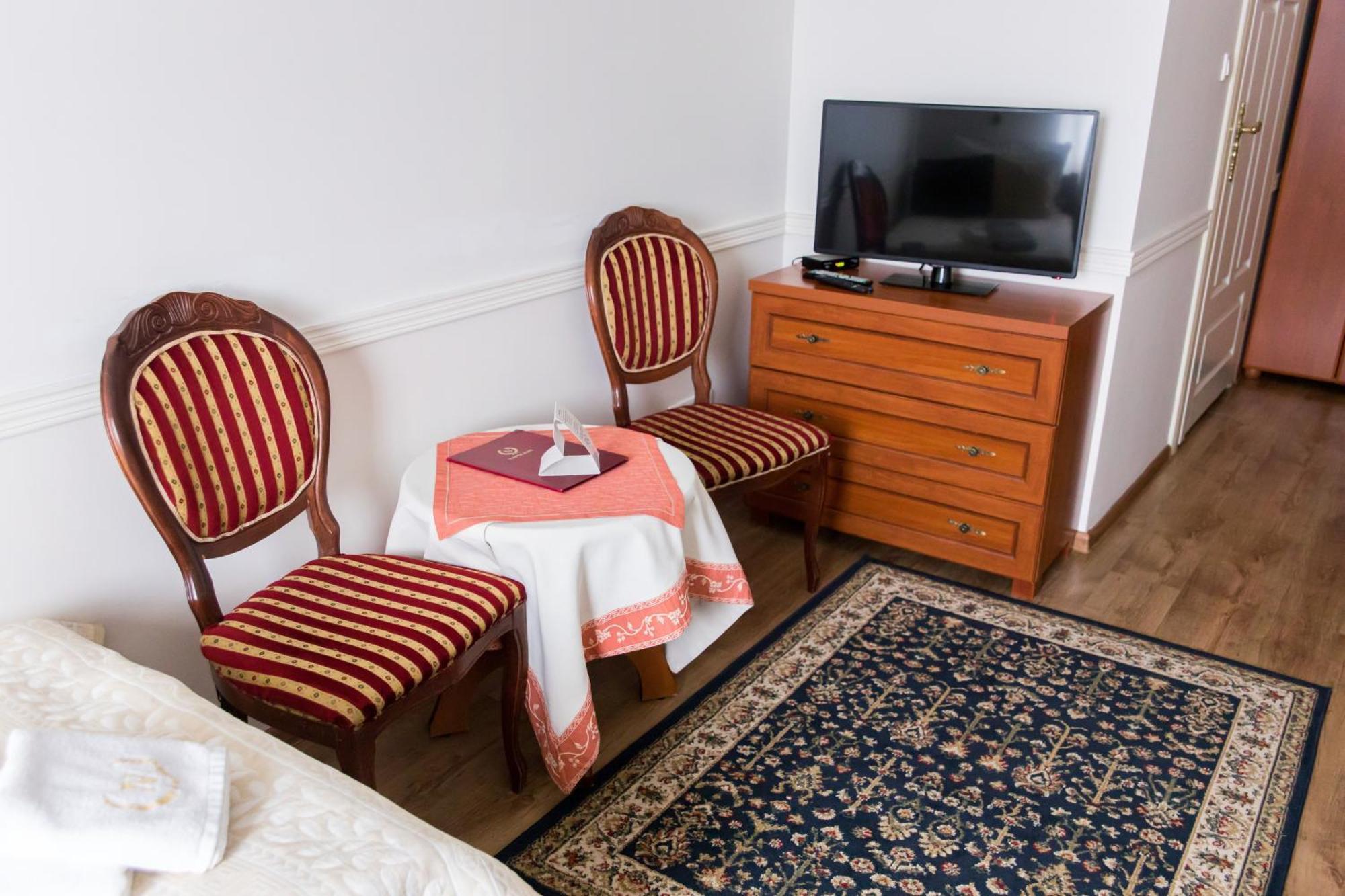 Hotel Napoleon Wroblew  ภายนอก รูปภาพ