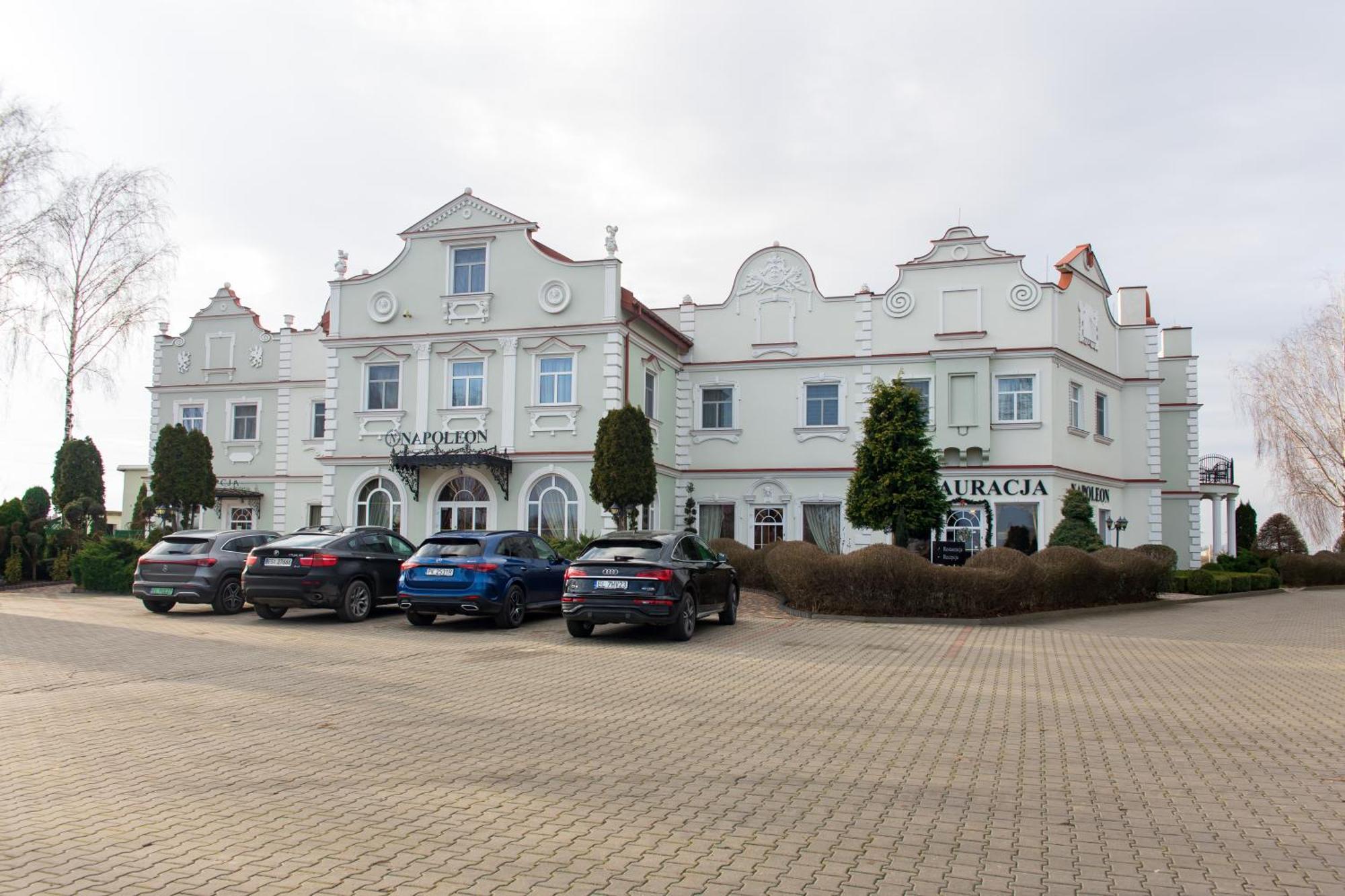 Hotel Napoleon Wroblew  ภายนอก รูปภาพ
