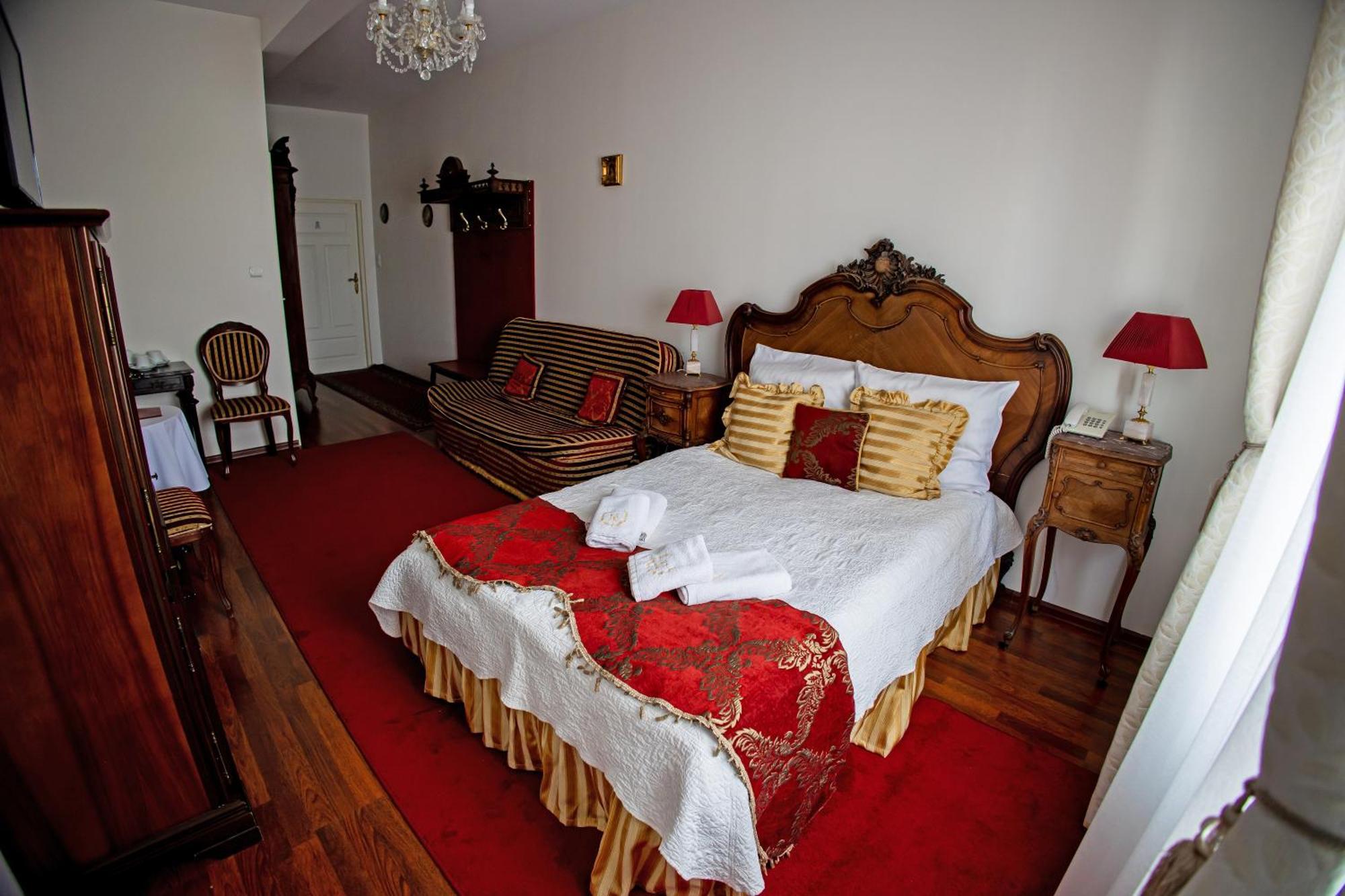 Hotel Napoleon Wroblew  ภายนอก รูปภาพ