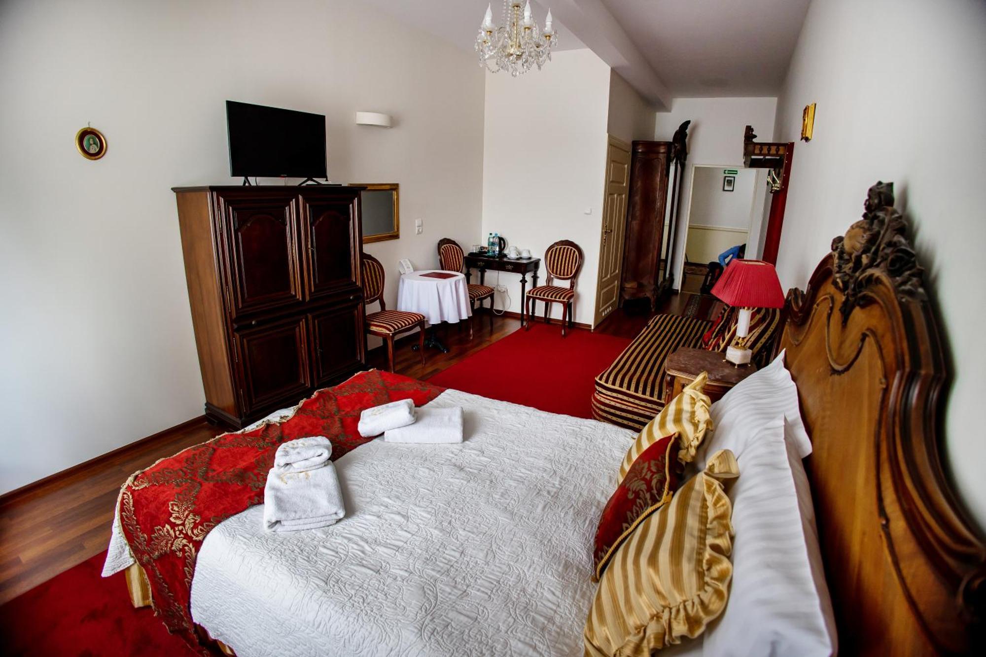 Hotel Napoleon Wroblew  ภายนอก รูปภาพ