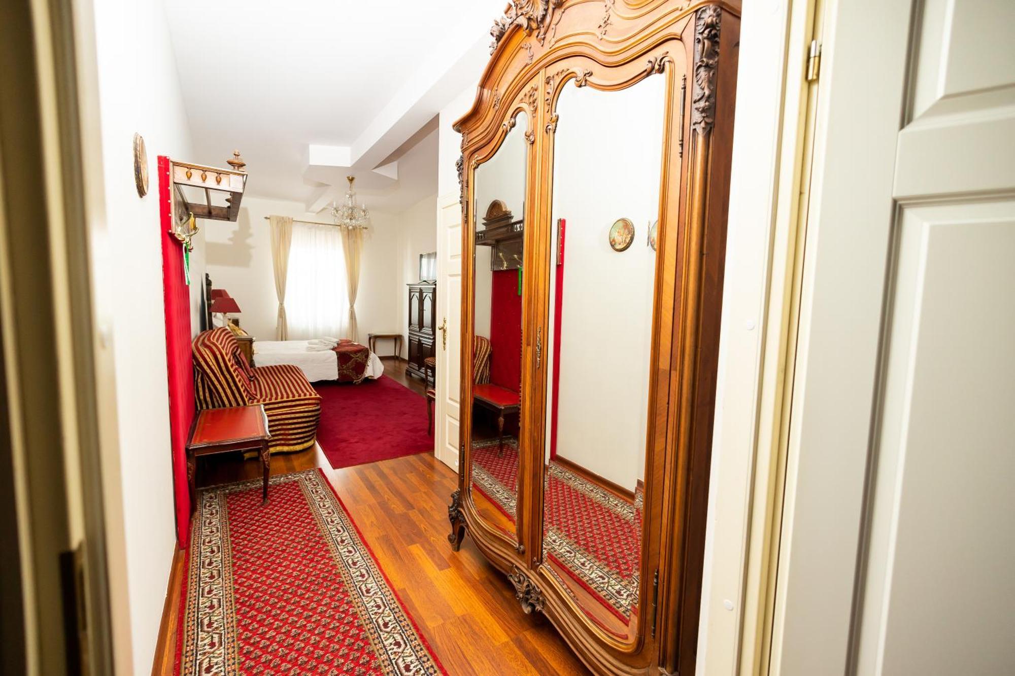 Hotel Napoleon Wroblew  ภายนอก รูปภาพ