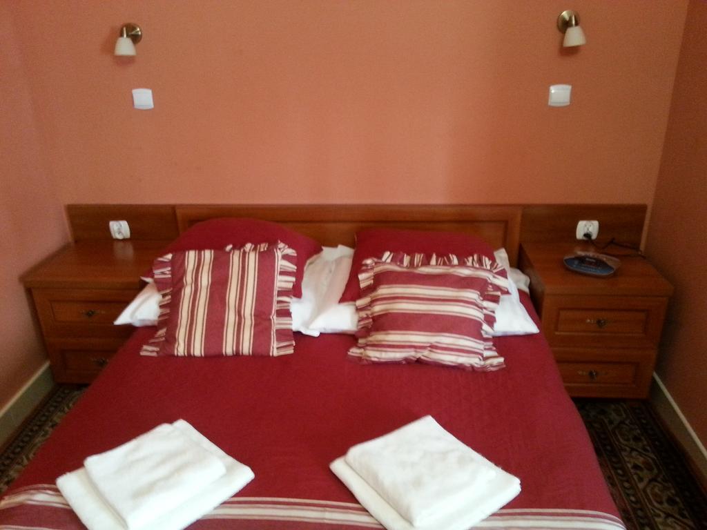 Hotel Napoleon Wroblew  ภายนอก รูปภาพ
