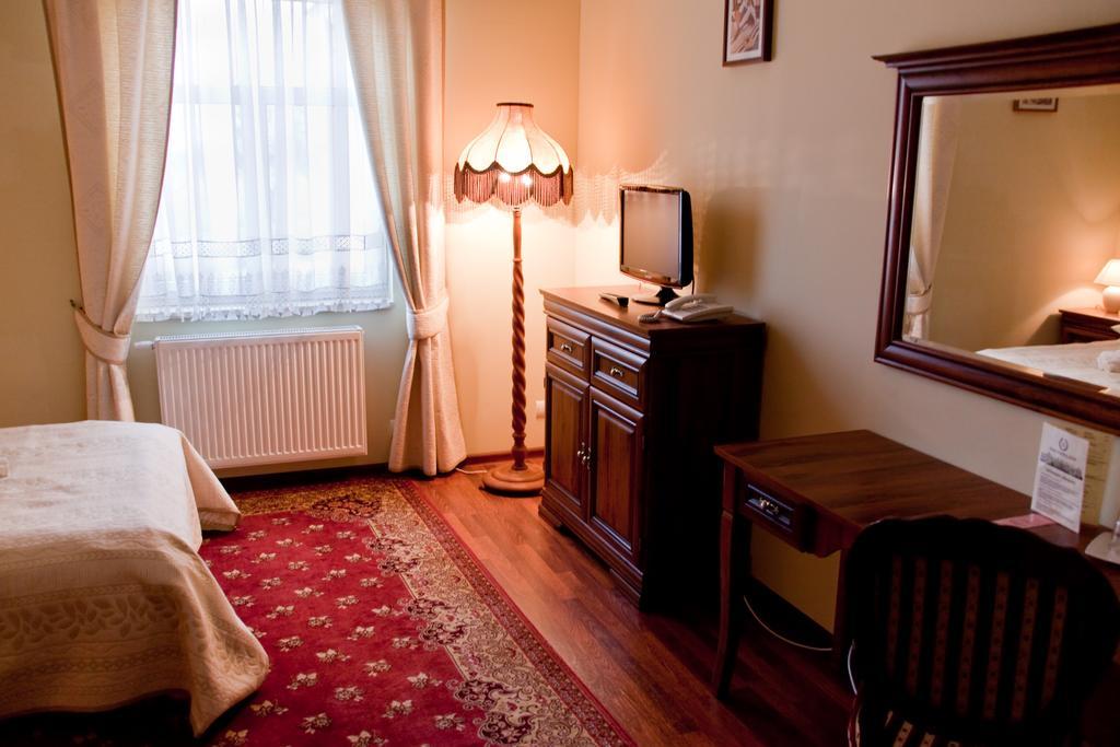 Hotel Napoleon Wroblew  ภายนอก รูปภาพ